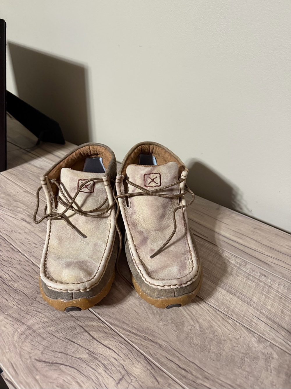 Women’s twisted X’s size 8.5